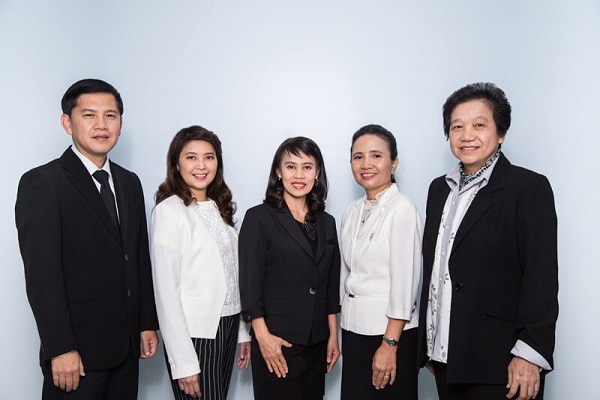 Équipe de dentistes de Grace Dental Care Clinic