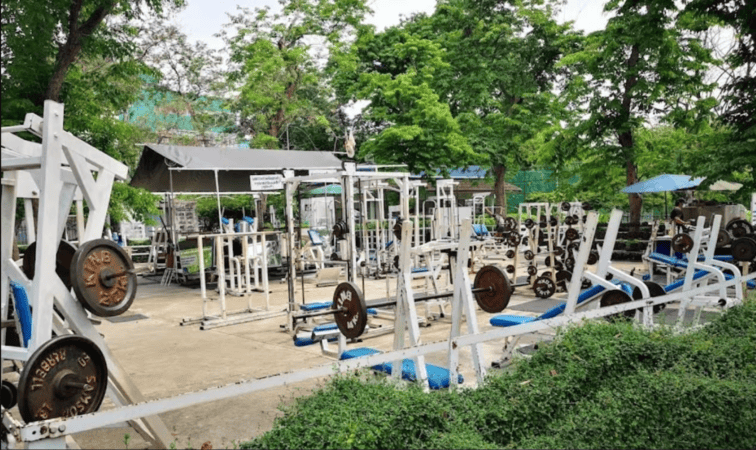 A photo of the 30 baht outdoor gym at Romaneenart Park that includes weight lifting benches.