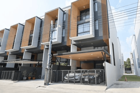modern-townhouse-pattanakarn