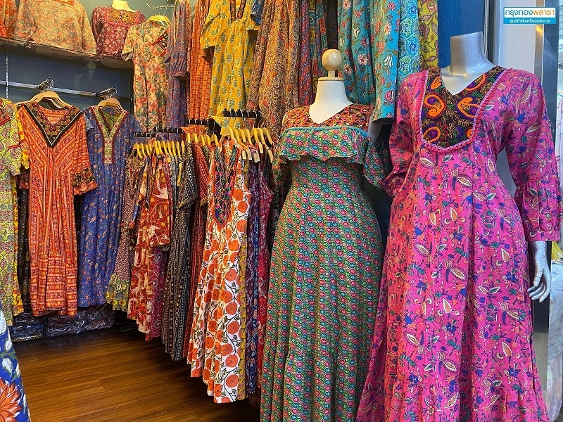 plus-size dresses on mannequins in a Bangkok mall