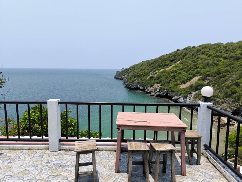 Koh Si Chang resort