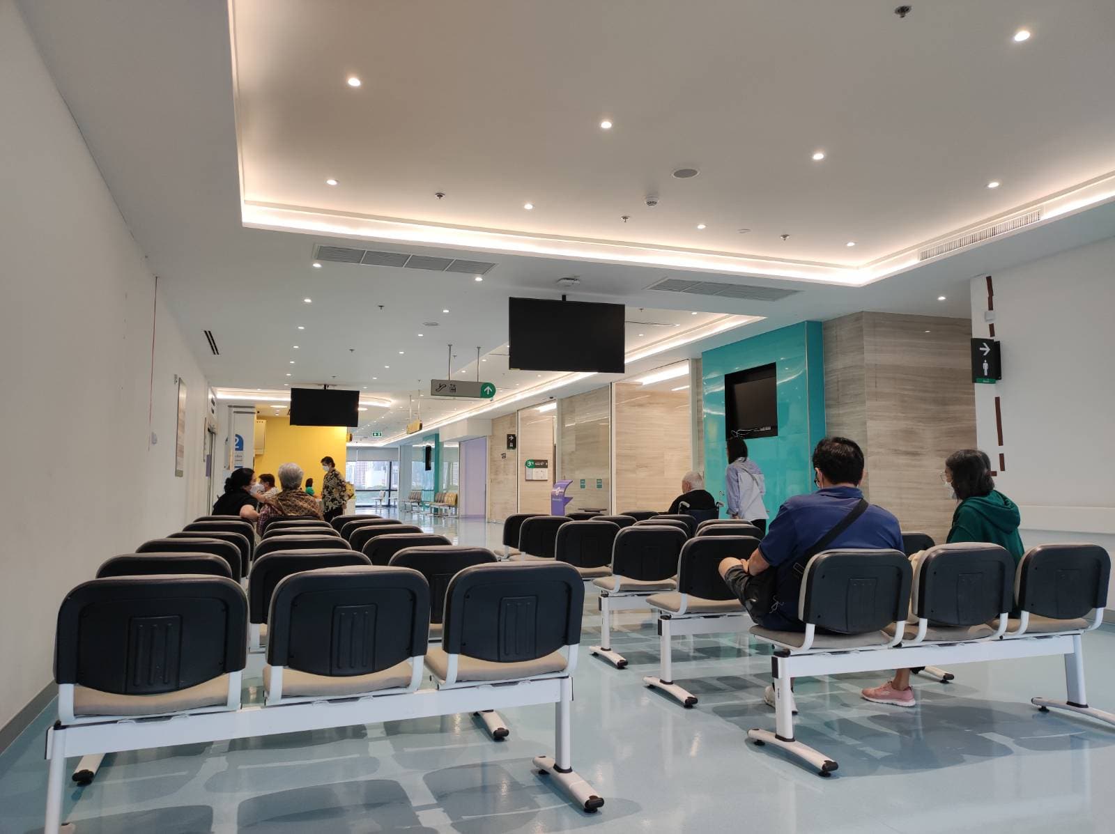 waiting for the doctor at Chulalongkorn Hospital