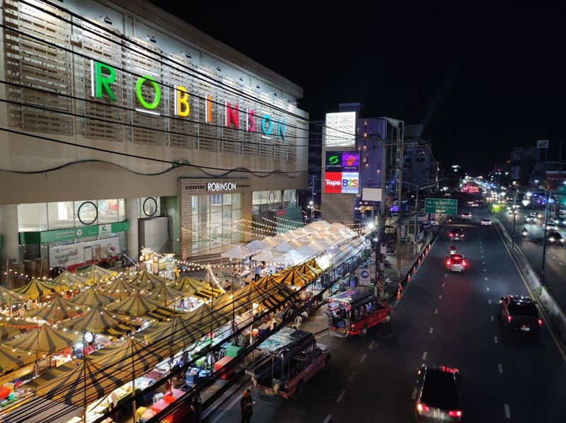 Robinson mall and night market in Sriracha