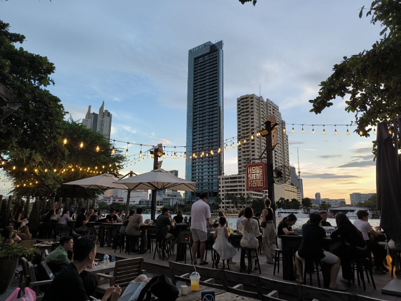 A relaxed riverside cafe in Bangkok