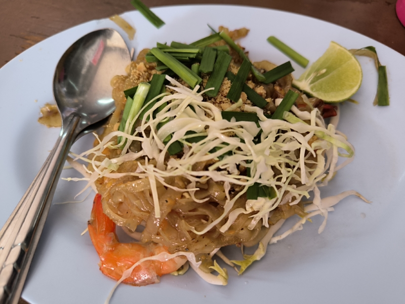 A plate of pad thai noodles