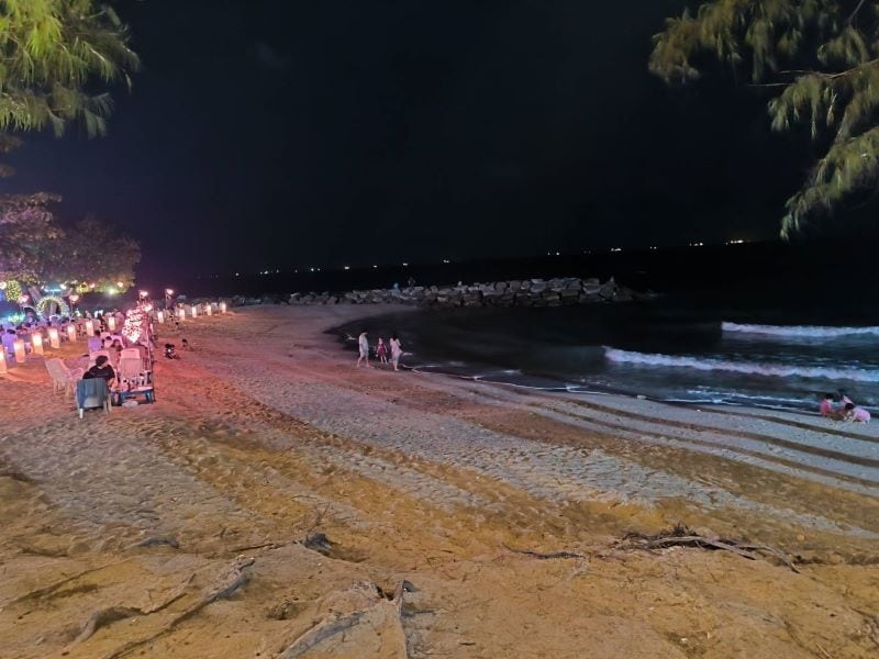 Evening food stalls along Saeng Chan Beach in Rayong