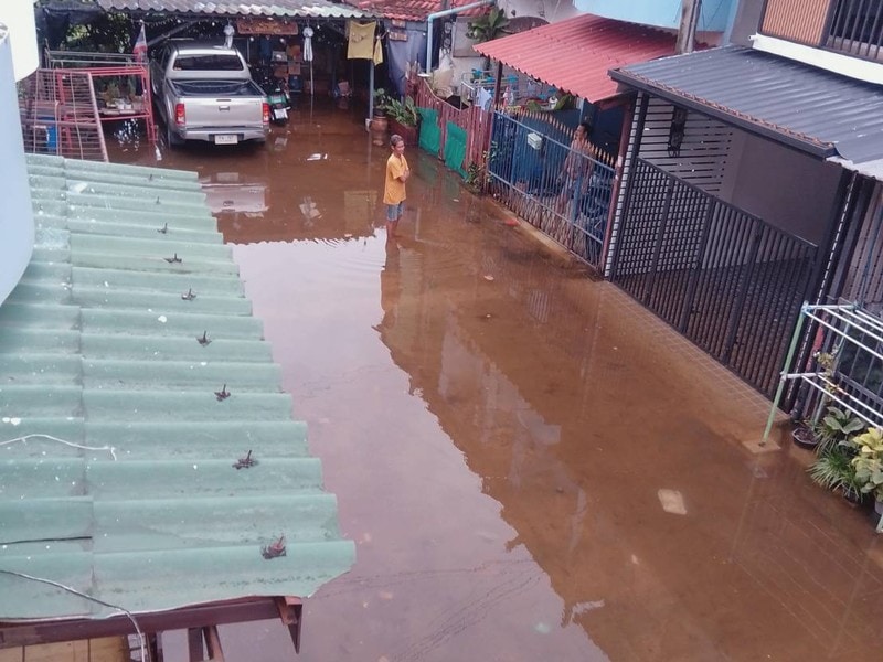 Flooded townhouse soi off Phoem Sin Road in Sai Mai, northern Bangkok, September 2026