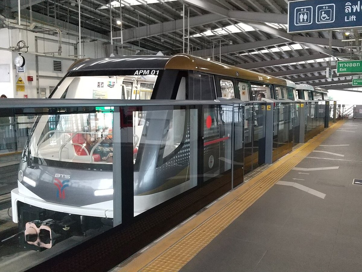 A driverless Gold Line train at Charoen Nakhon station in Khlong San, Bangkok